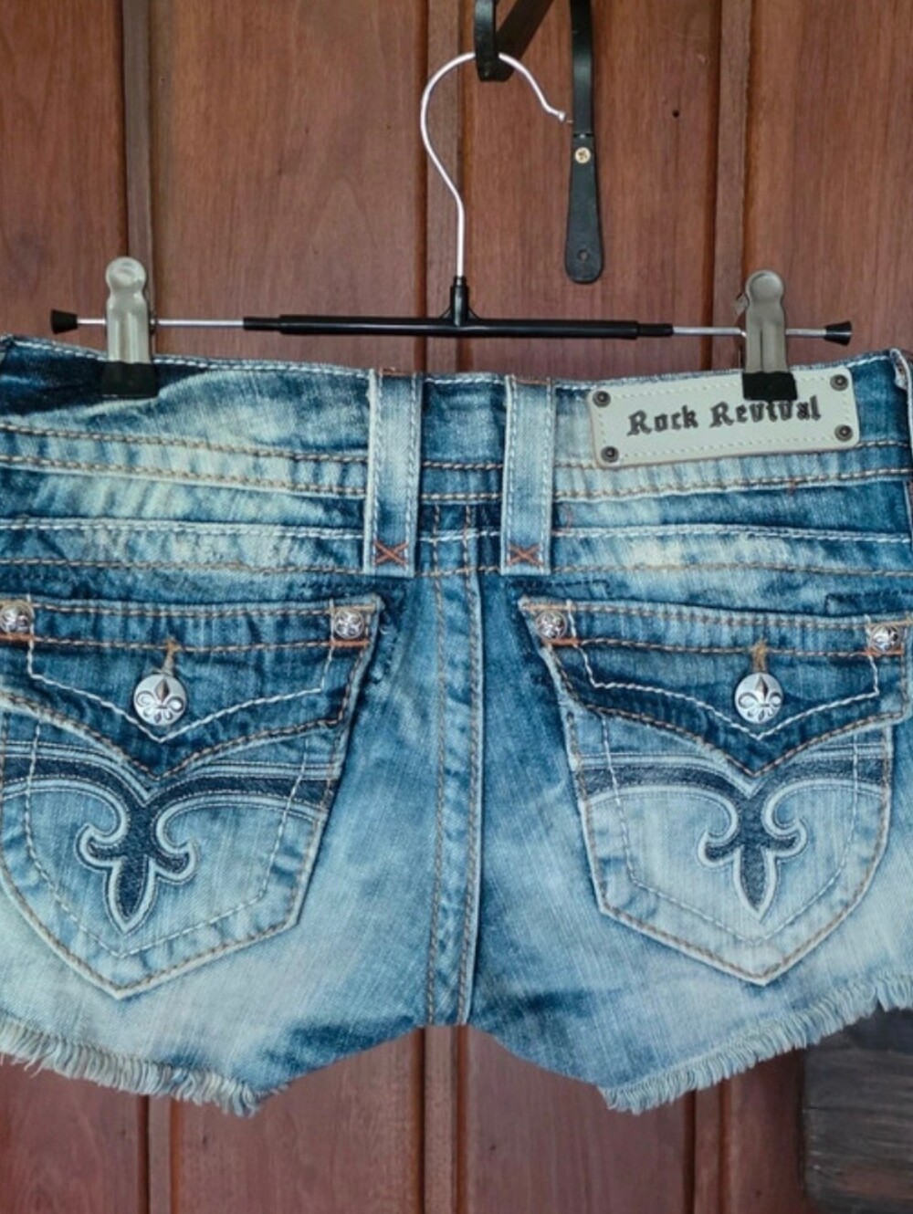 Rock Revival Jen Size 25 EUC.. Distressed Blue Embroidered Denim Cutoff Shorts